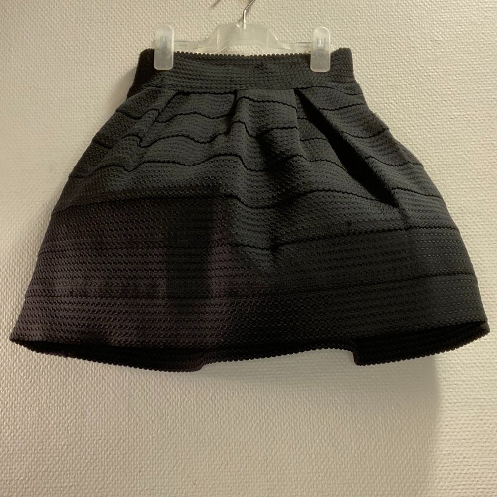 Full skirted skirt, very unique material!